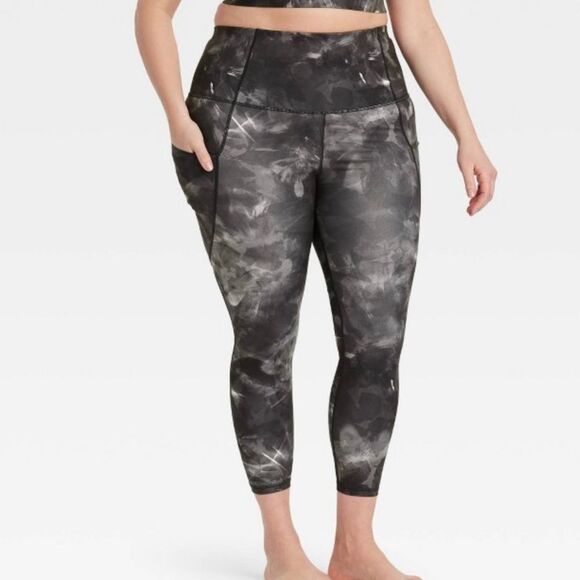 Women's Plus Size Contour Flex Ultra High-
Rise 7/8 Leggings 25" - Picture 1 of 3